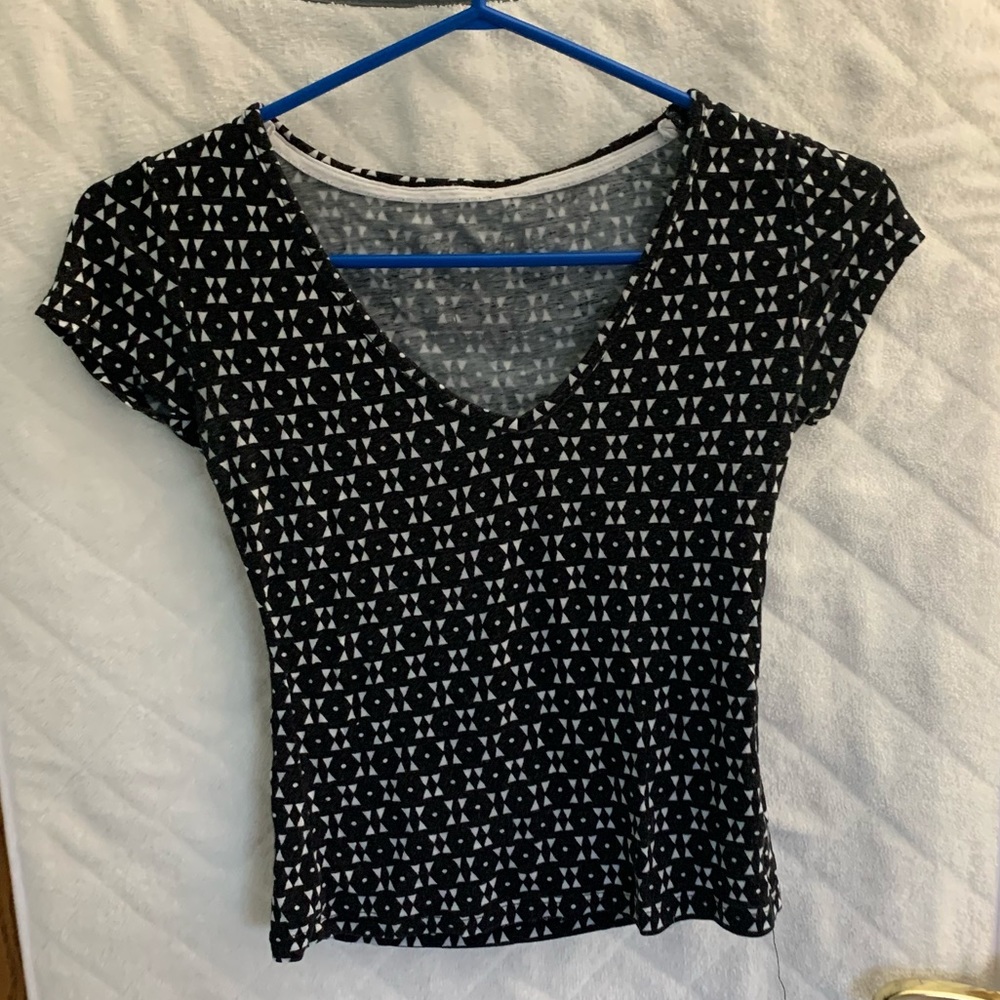 Aeropostale Black and white crop top sz small
